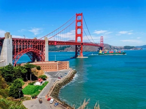 Cầu Cổng Vàng biểu tượng của San Francisco