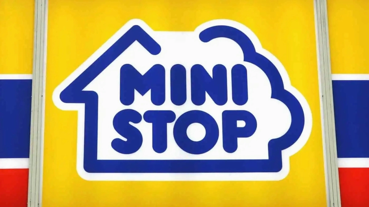 Cửa hàng Ministop với khu vực ăn uống