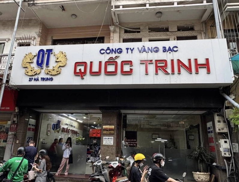 Cửa hàng vàng Quốc Trinh trưng bày sản phẩm