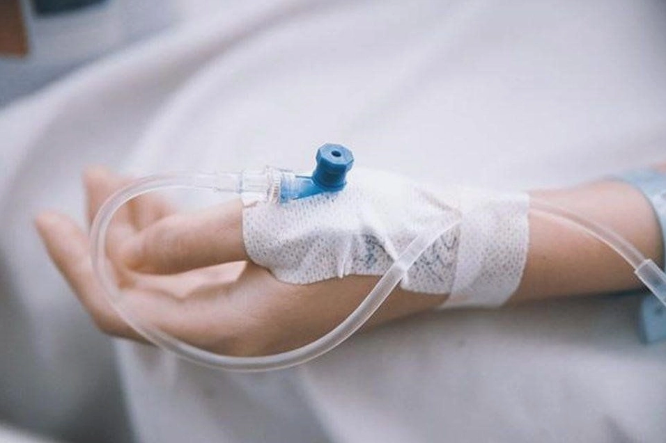 Dung dịch truyền nước biển và các thiết bị y tế