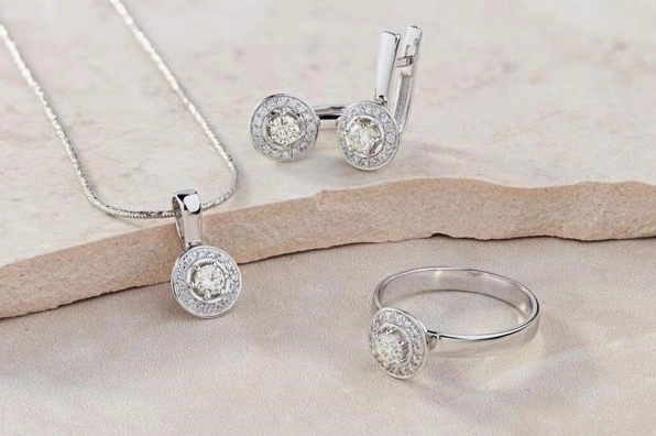 Giá vàng Ý 750 hôm nay và cách nhận biết