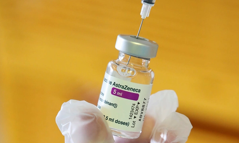 Logo AstraZeneca và biểu tượng vaccine