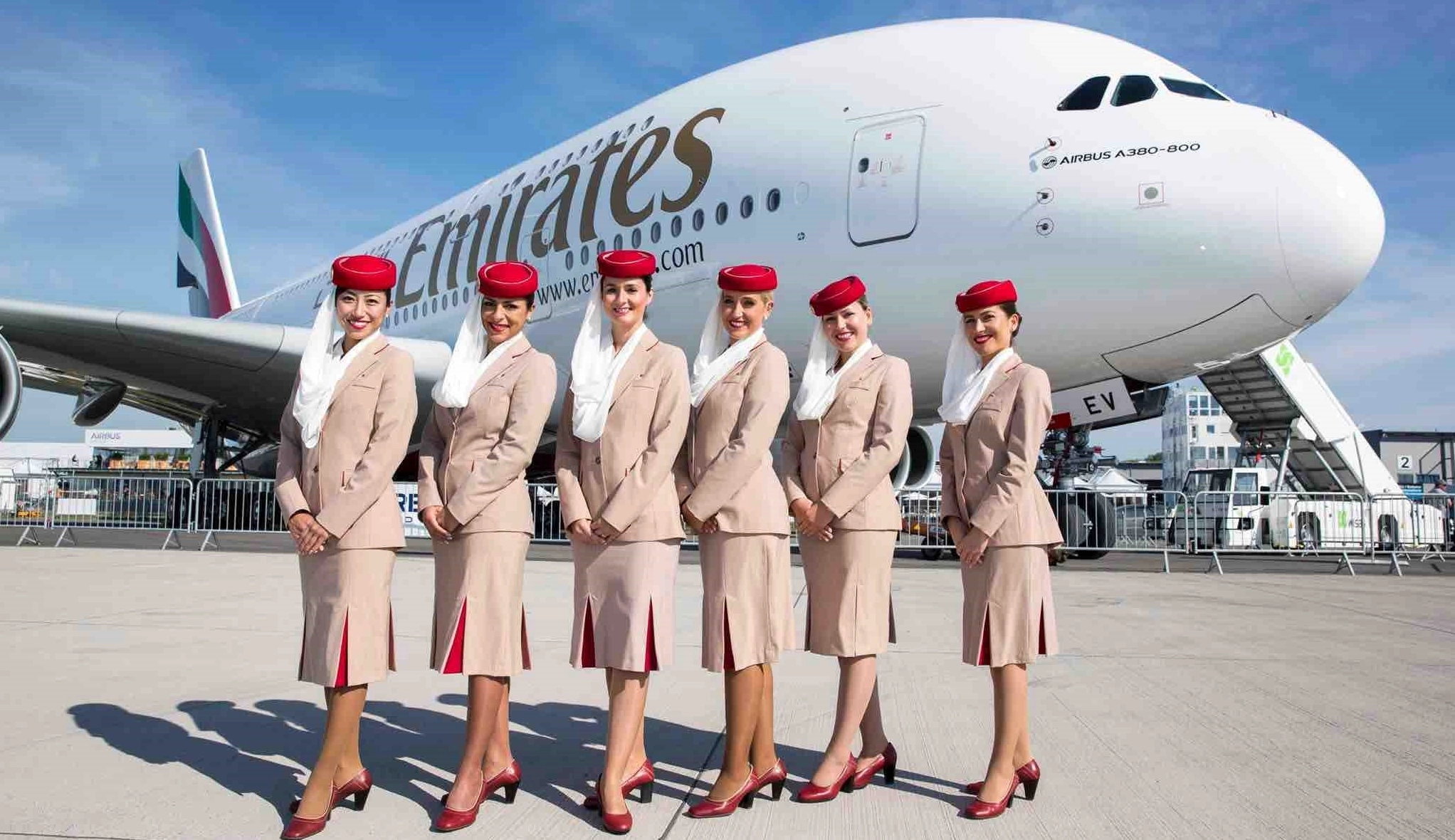 Máy bay Emirates cất cánh