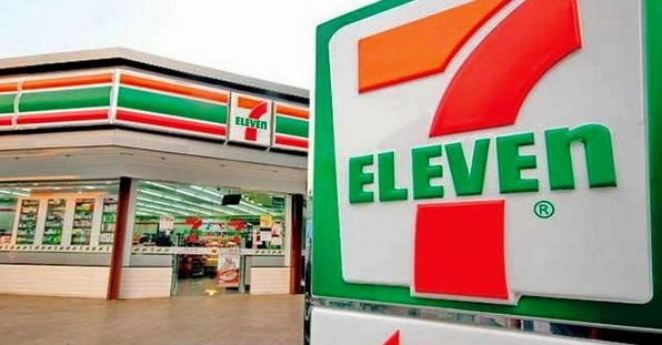 Một cửa hàng 7-Eleven đông đúc