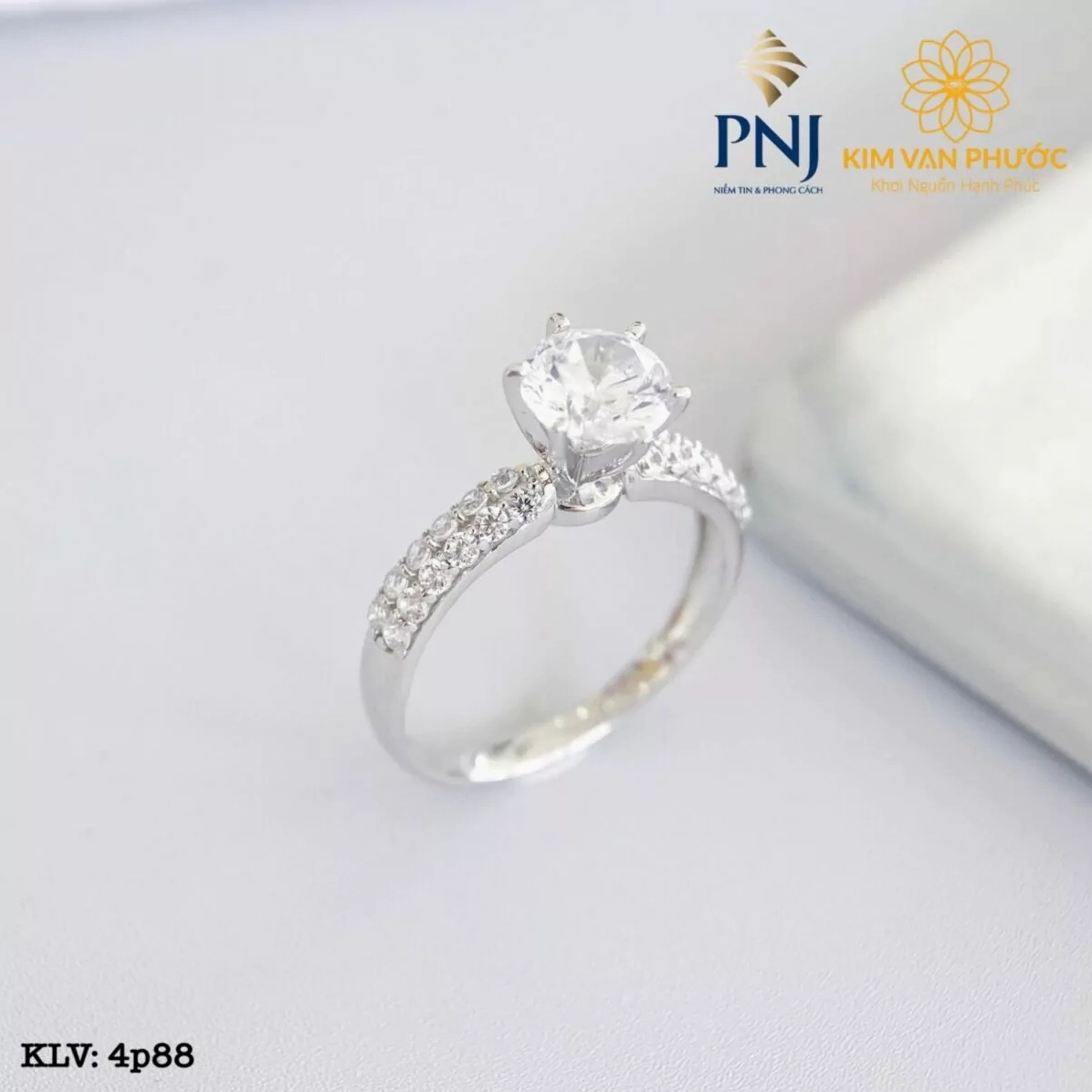 Nhẫn vàng trắng 10k làm quà tặng