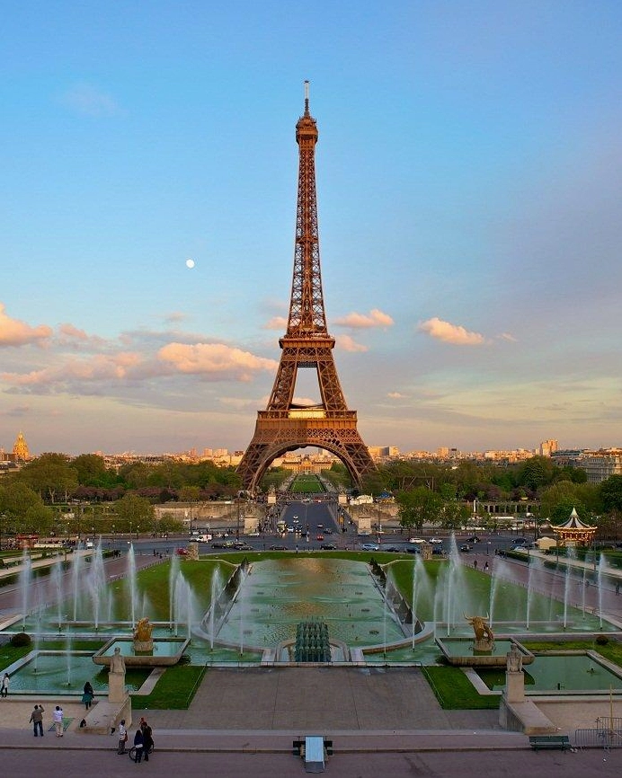 Sông Seine thơ mộng chảy qua Paris