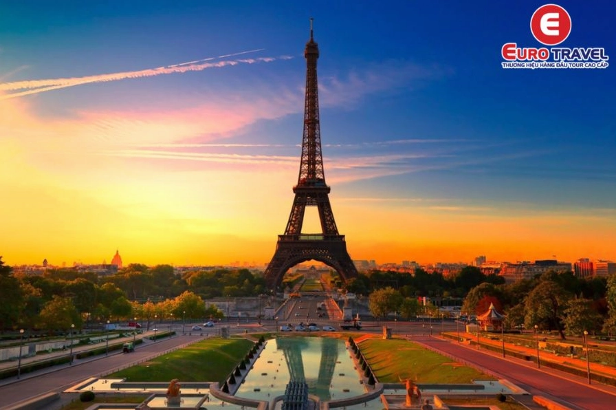 Tháp Eiffel biểu tượng văn hóa nước Pháp