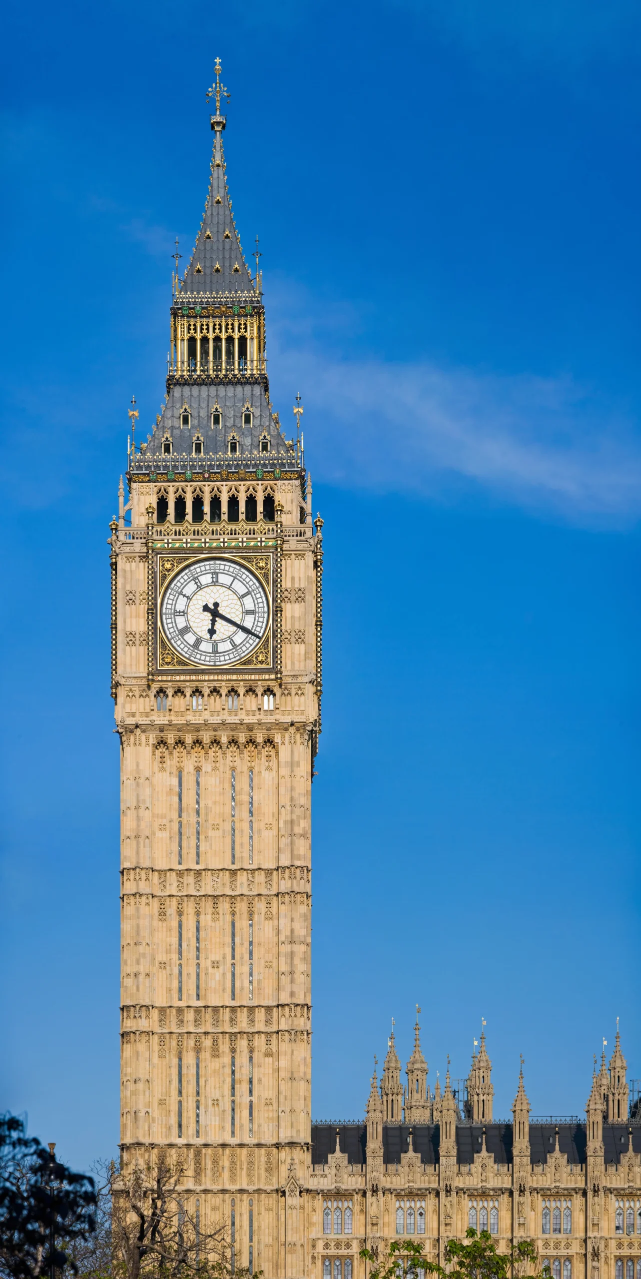Tháp Elizabeth với đồng hồ Big Ben nhìn từ xa