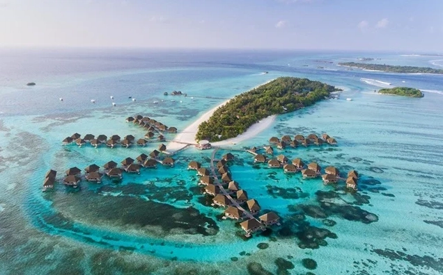 Toàn cảnh Maldives với những rặng san hô và biển xanh