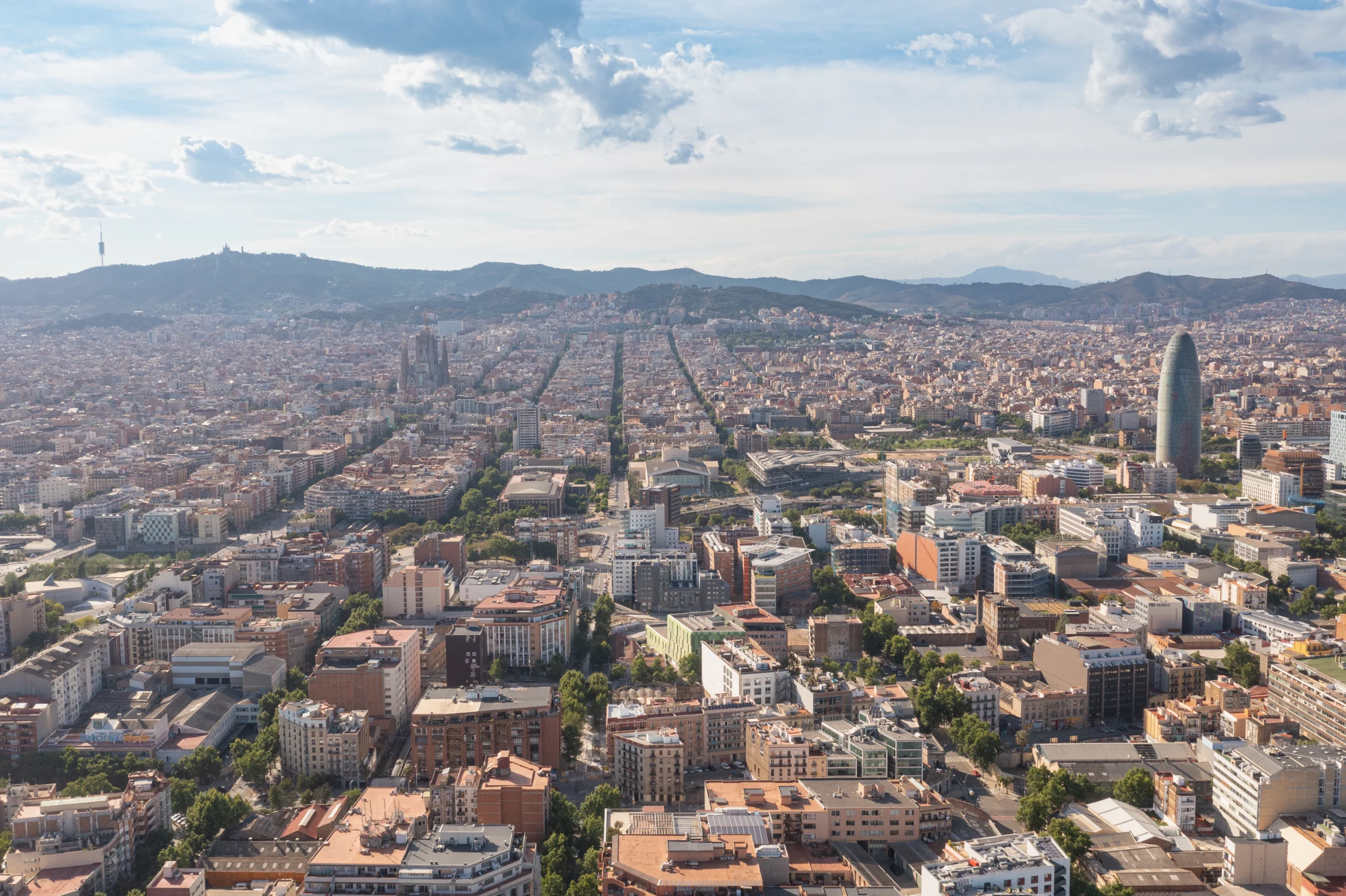 Toàn cảnh Nhà thờ Sagrada Familia từ trên cao