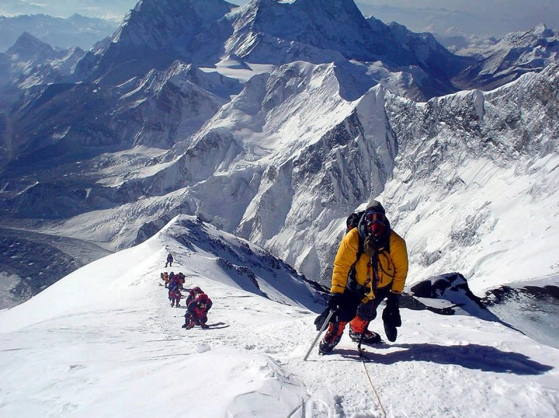 Toàn cảnh núi Everest hùng vĩ