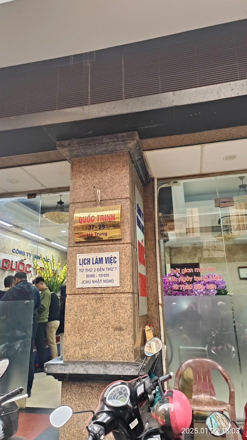Trang sức vàng tinh xảo tại tiệm vàng Quốc Trinh
