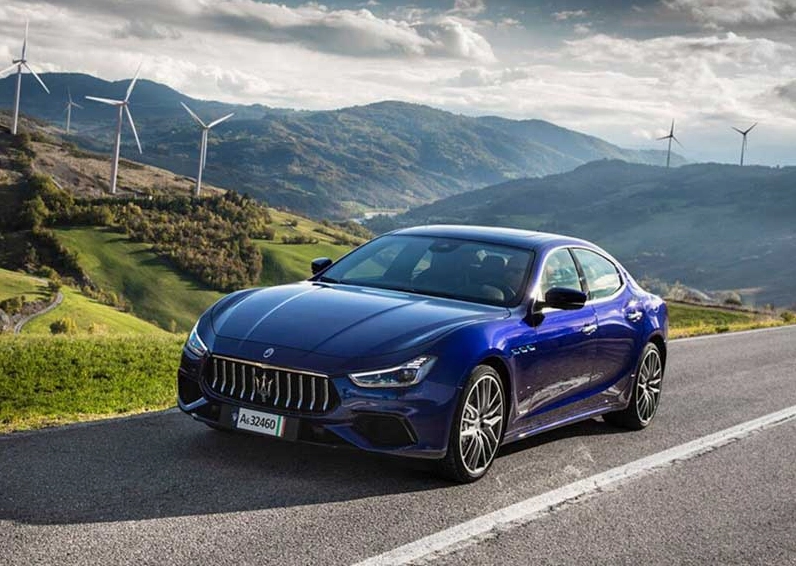 Xe Maserati màu đỏ thể thao