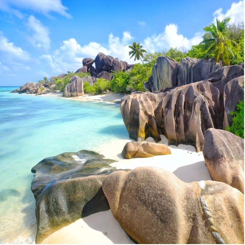 Bãi biển trắng xóa tại Maldives