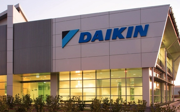Cận cảnh bảng điều khiển của máy điều hòa Daikin