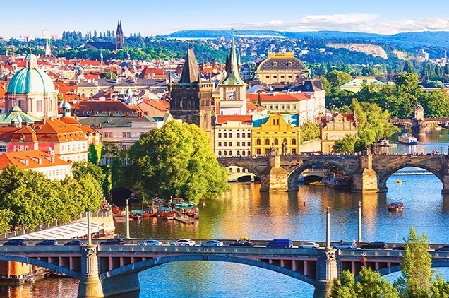 Cảnh đẹp đường phố Vienna với kiến trúc cổ điển