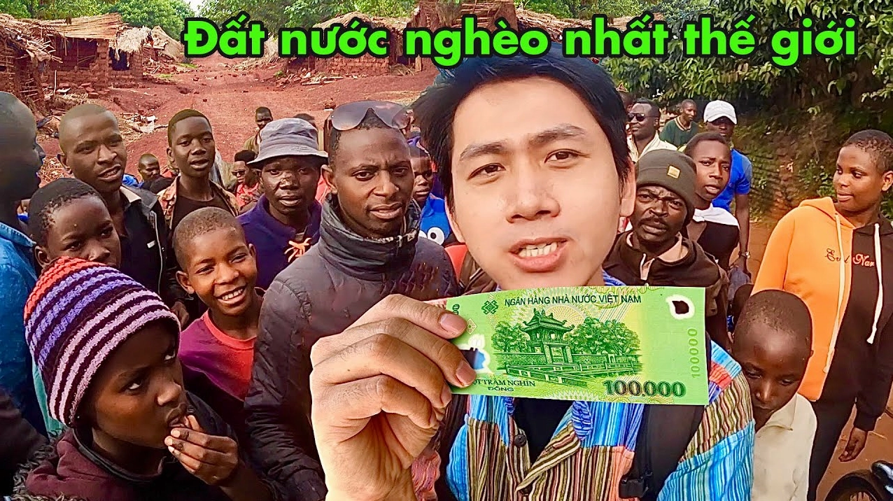 Cảnh người dân phải di dời do thiên tai