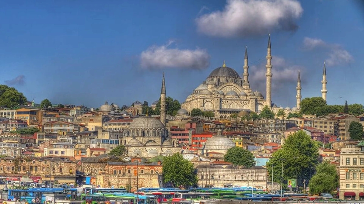Cầu Bosphorus bắc qua eo biển chia cắt Istanbul