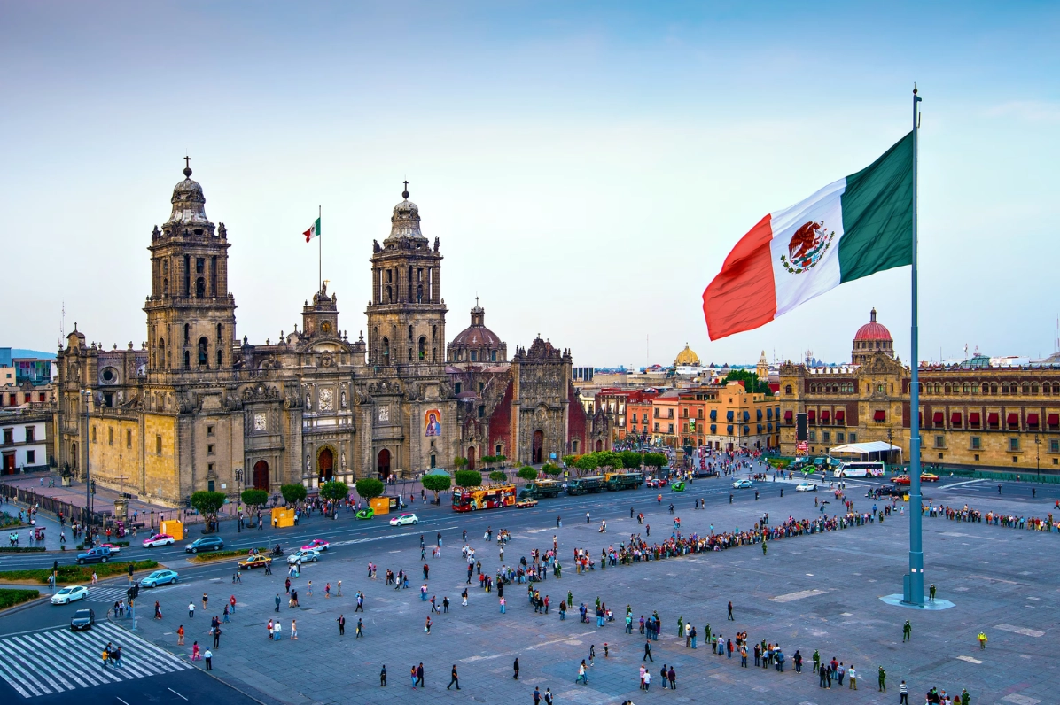 Cờ và một số hình ảnh biểu tượng của Mexico