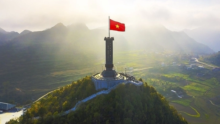 Cột cờ Lũng Cú biểu tượng của điểm cực Bắc