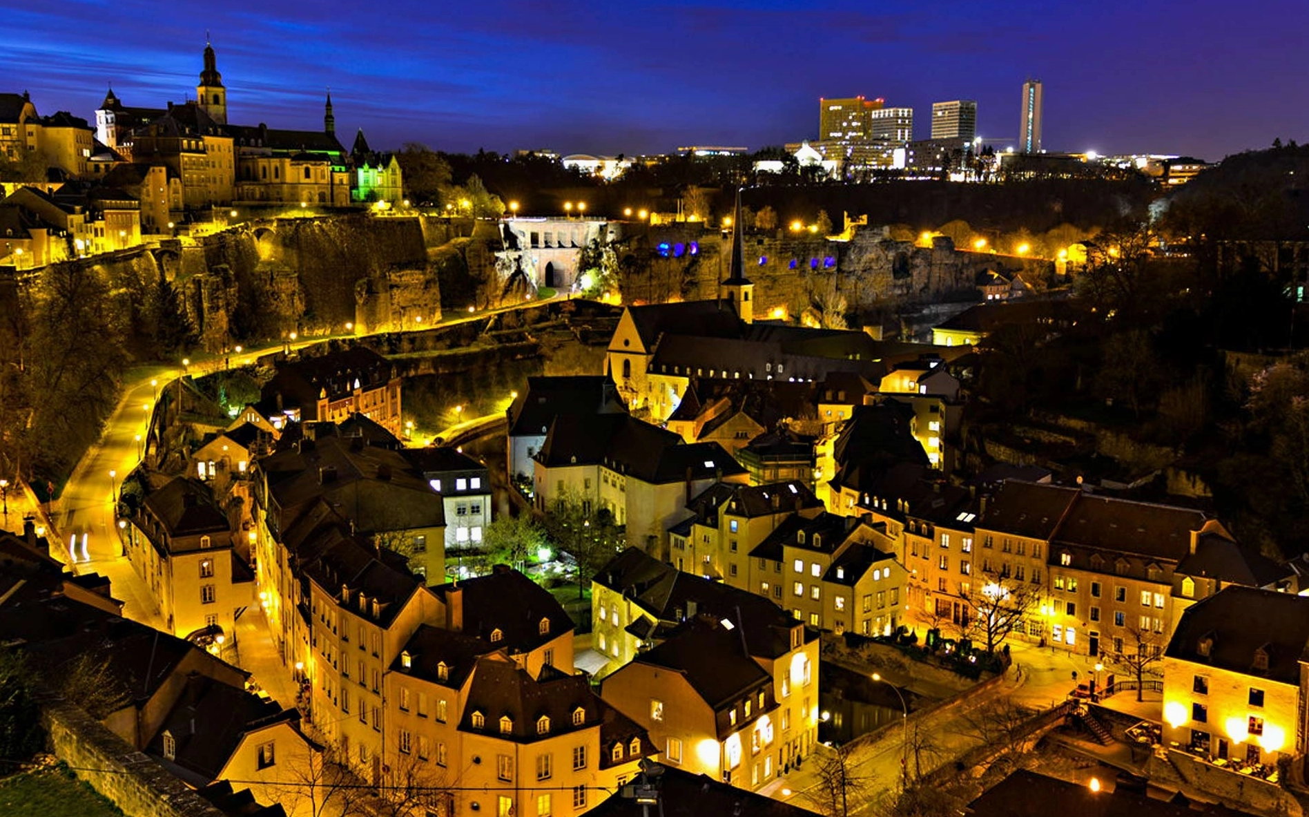 Cung điện Đại công tước Luxembourg về đêm