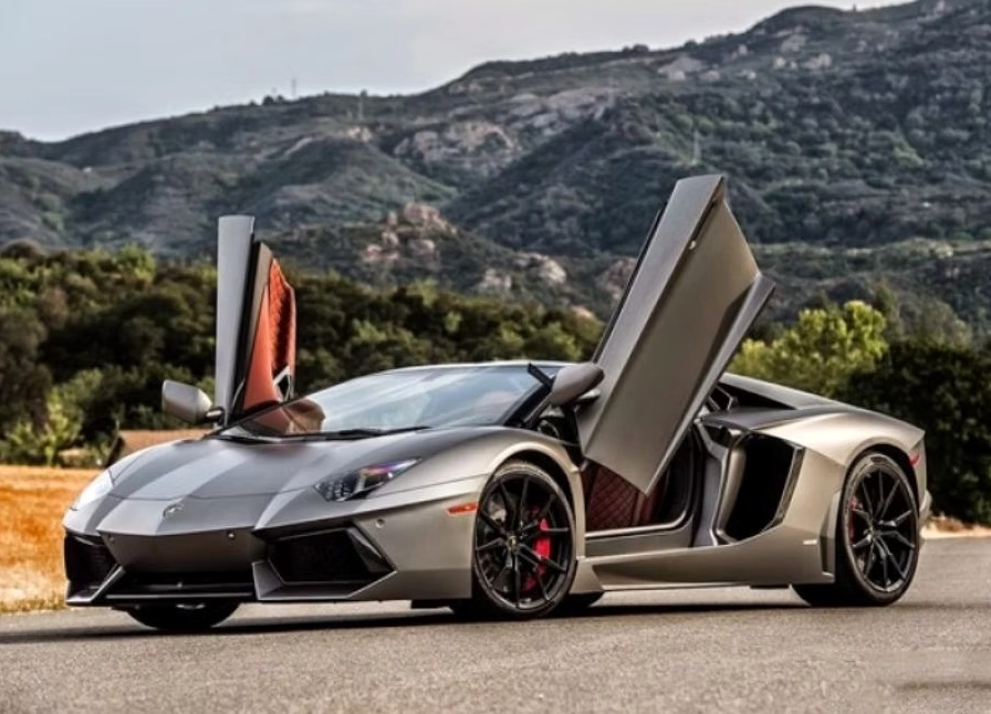 Dàn siêu xe Lamborghini hiện đại trên đường đua
