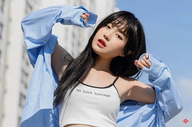 Han Sara trong một MV ca nhạc