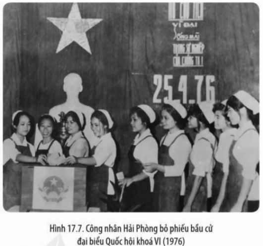 Hình ảnh người dân tộc thiểu số trong trang phục truyền thống