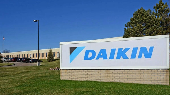 Logo Daikin và hình ảnh sản phẩm điều hòa