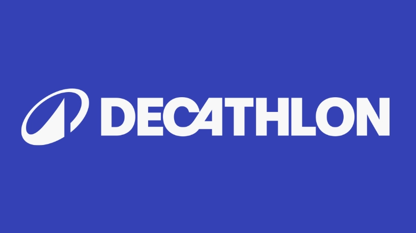 Logo Decathlon và các sản phẩm thể thao đa dạng