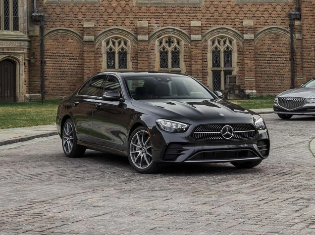 Logo Mercedes-Benz và một số mẫu xe