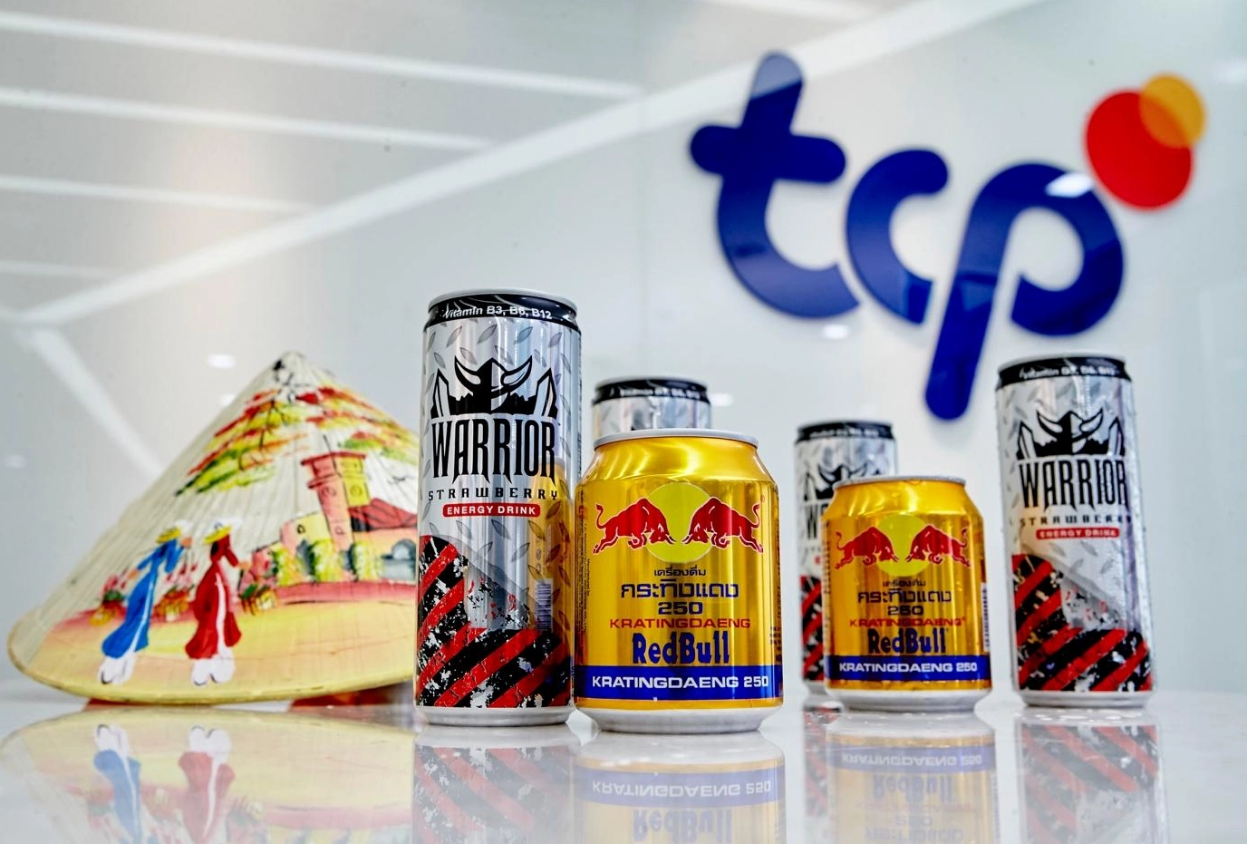 Lon nước tăng lực Red Bull và các thành phần