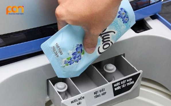 Ngăn chứa nước giặt trên máy giặt cửa ngang