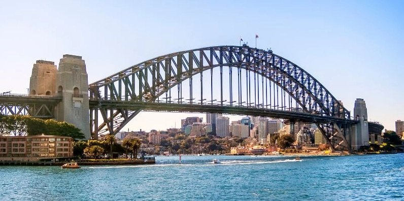 Nhà hát Opera Sydney dưới ánh nắng