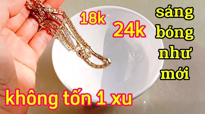 Sử dụng amoniac để làm sạch vàng 18K