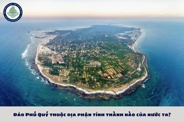 Tàu cao tốc di chuyển ra Đảo Phú Quý