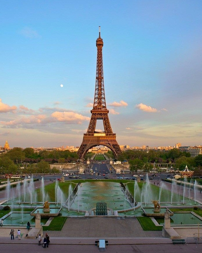Tháp Eiffel biểu tượng của Paris